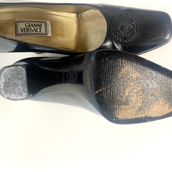 Vintage Gianni  Versace Black Leather Square-Toe Pumps with Medusa Logo -Size 37 - Picture 4 of 7